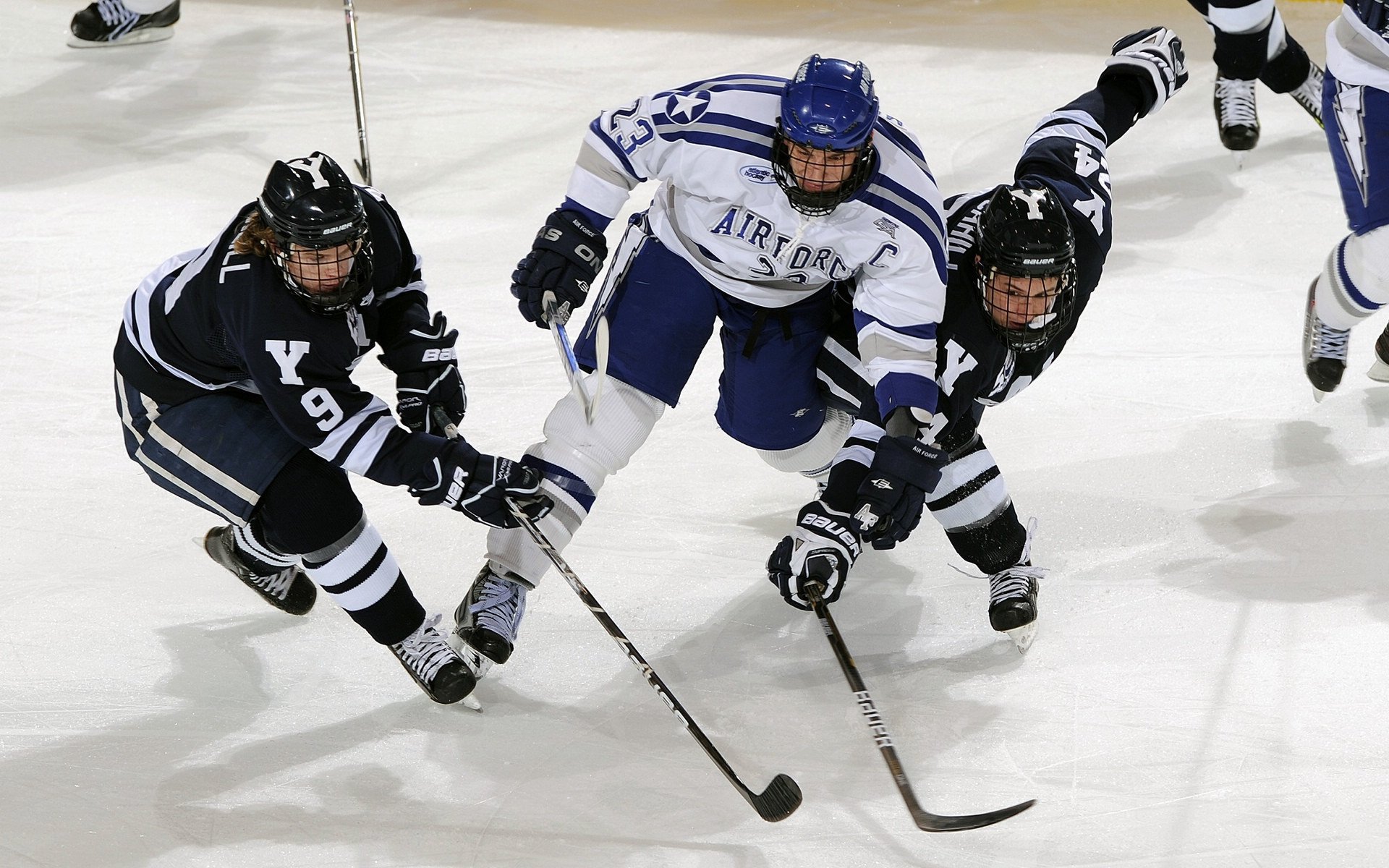 中国三人女篮强化篮板争夺 保持强硬防守，中国三人组女篮